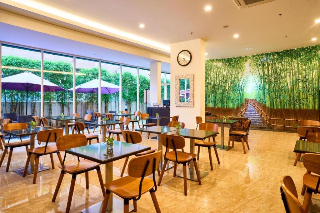 Grand Orchid Hotel Yogyakarta Maguwo Zewnętrze zdjęcie
